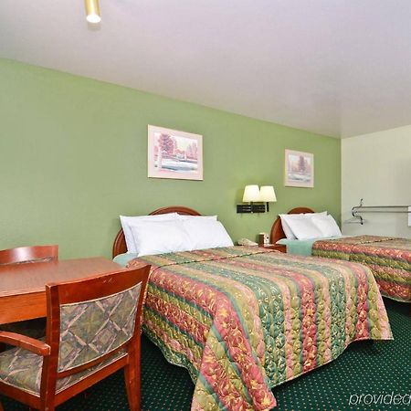 Pine Point Inn & Suites Smithville Esterno foto