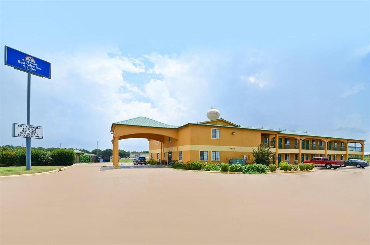 Pine Point Inn & Suites Smithville Esterno foto
