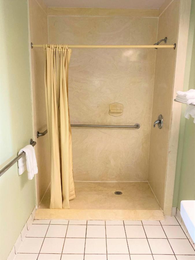 Pine Point Inn & Suites Smithville Esterno foto