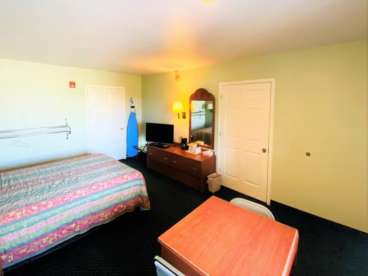 Pine Point Inn & Suites Smithville Esterno foto
